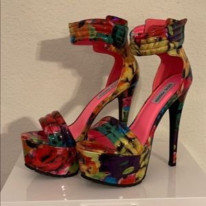 Steve Madden Turnitup Floral Multi Platform Heel